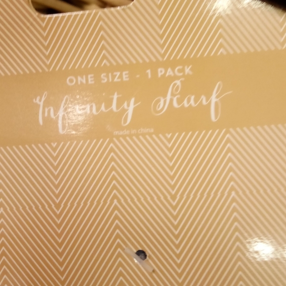 Gertex Women’s Infinity Scarf One Size Blue & White Loose Cable knit NEW, - Picture 3 of 5